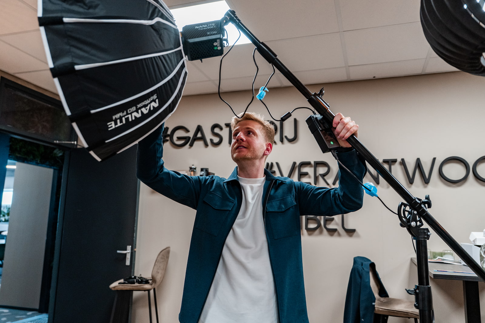 Jesse Wildenbeest van WeAreTellers achter de mobiele podcast-opstelling